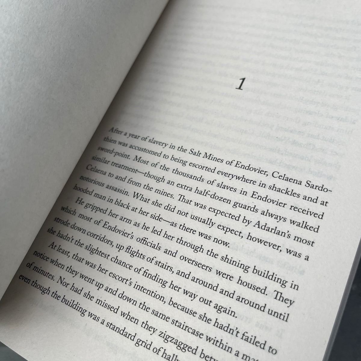 Throne of Glass Paperback by Sarah J. Maas (Adventure Fantasy)