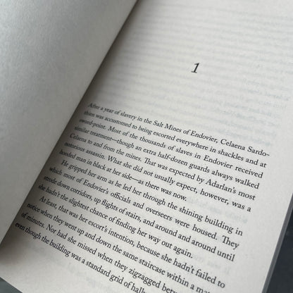 Throne of Glass Paperback by Sarah J. Maas (Adventure Fantasy)