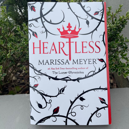 Heartless paperback by Marissa Meyer