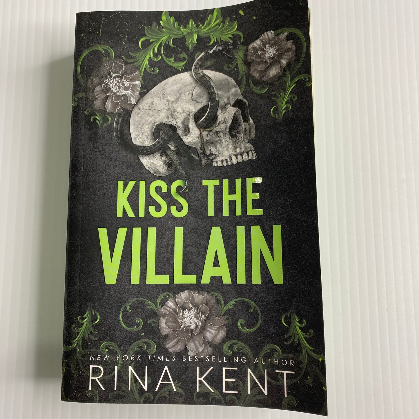 SPRAYED EDGES! MM ROAMNCE - Kiss The Villain A Dark MM Enemies to Lovers Romance paperback by Rina Kent